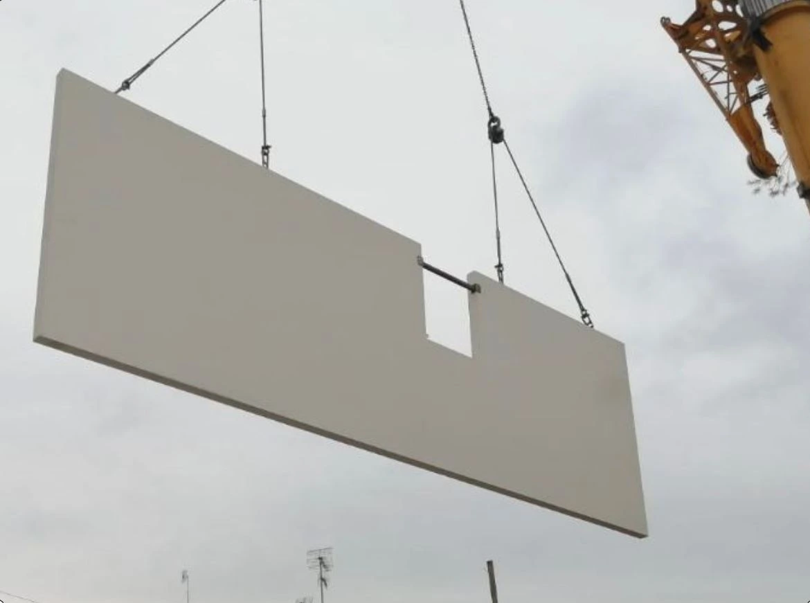 Montaje de paneles de 9 toneladas en edificio residencial en altura